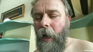 Kurorto sekso su gražia mergina paplūdimyje