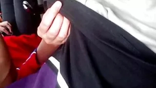 Ji stumiama jos pūlingas dėl vaikino didelis gaidys ir baigė