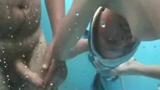 Mergina su dideliais zylės mėgsta gauti pakliuvom šlapias pūlingas