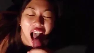 MILF šokinėja ant draugo gaidys gauti orgazmą ir cum