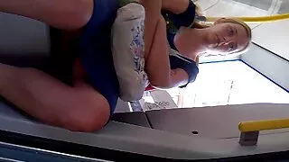 Aktyvus tris su dviem gražus paauglių mergaičių