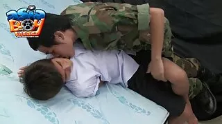 Pjovimo kraujomaiša Lytis, kai MILFs fuck jaunus sūnus