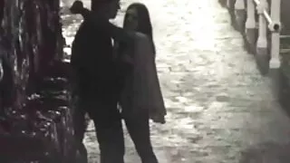 Nors seni vyrai nėra namuose, atėjo laikas šokinėti ant brolio gaidys